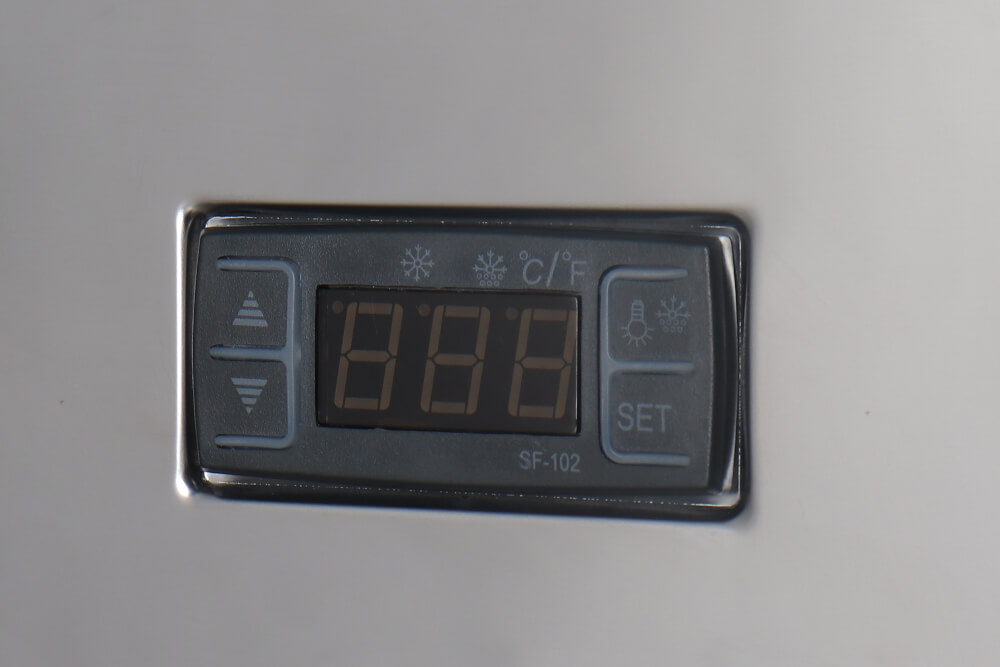 ตู้แช่เค้กเคาน์เตอร์ S-COOL รุ่น RTW-160L-5 กระจกทรงเหลี่ยม